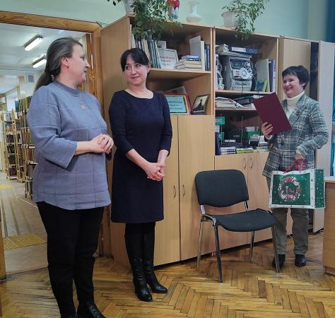 Поздравление друзей и читателей библиотеки
Надежда Валерьевна Ретунская (слева), Ольга Глебовна Абдуллаева(справа)